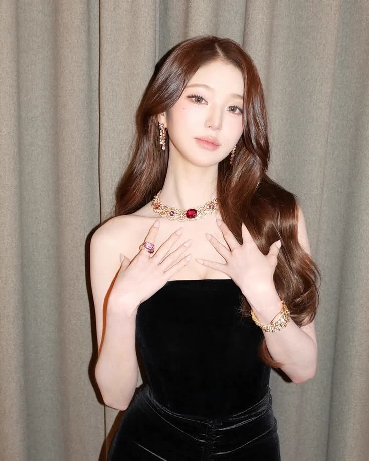 AHYEON (Jung Ahyeon) thumbnail