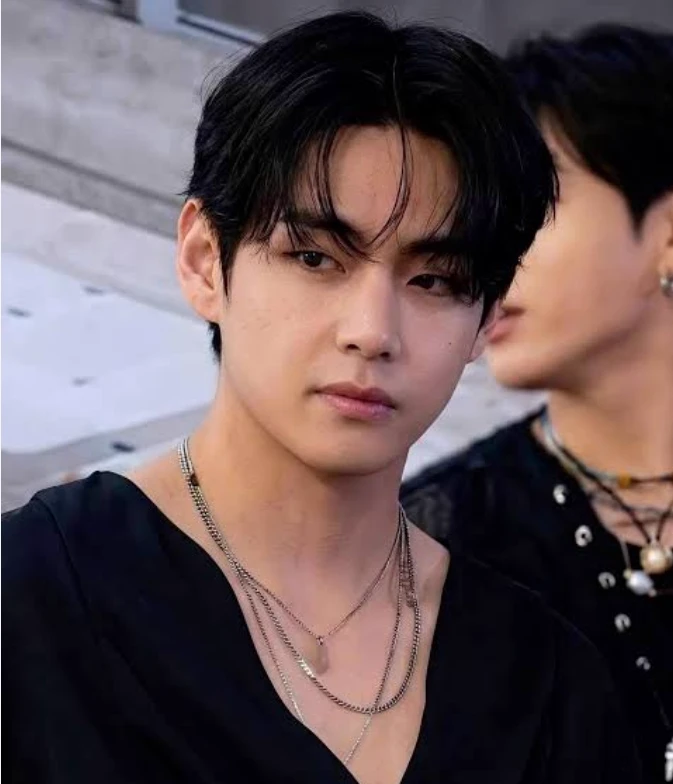 Kim Taehyung ( cold husband) thumbnail