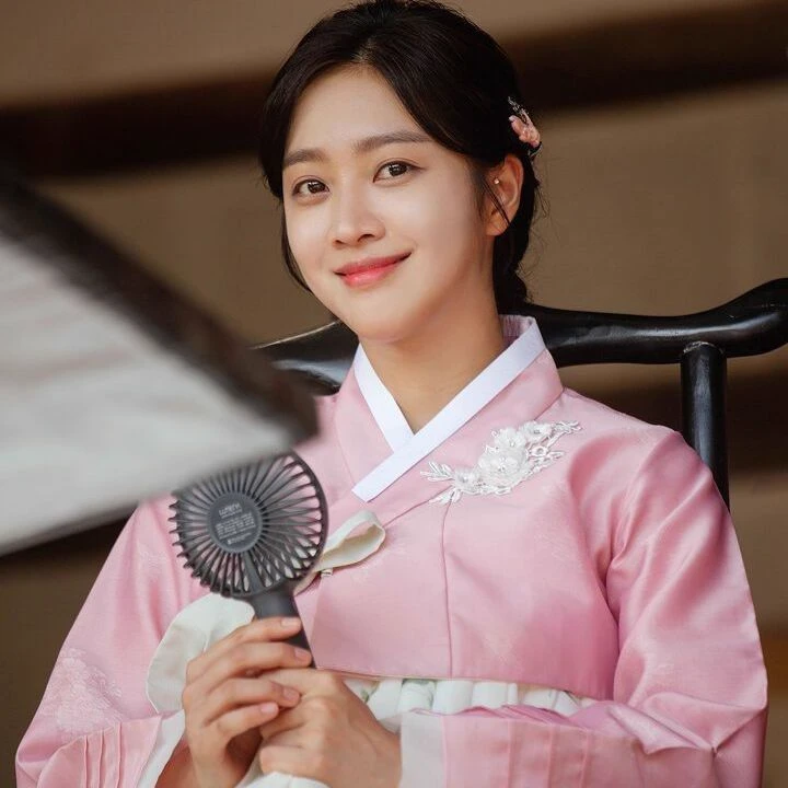 Lee Hwa-Yeon thumbnail