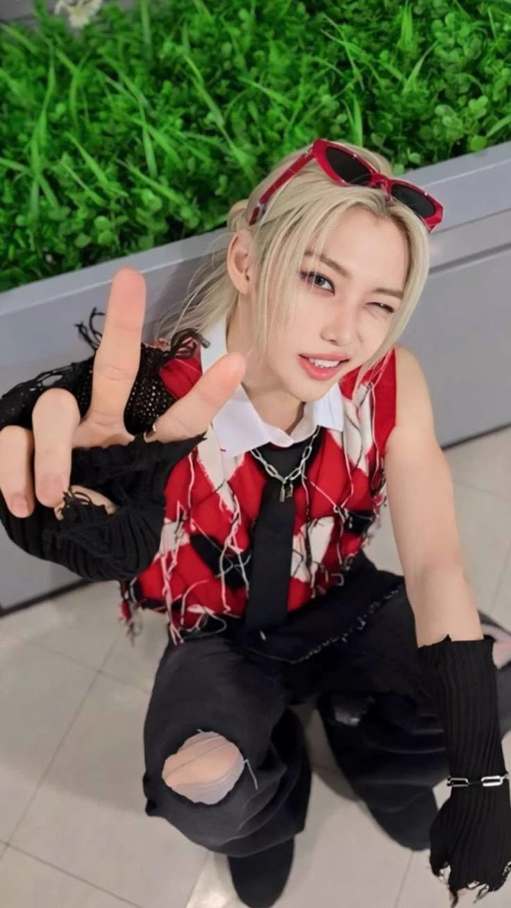Lee Felix Yongbook thumbnail
