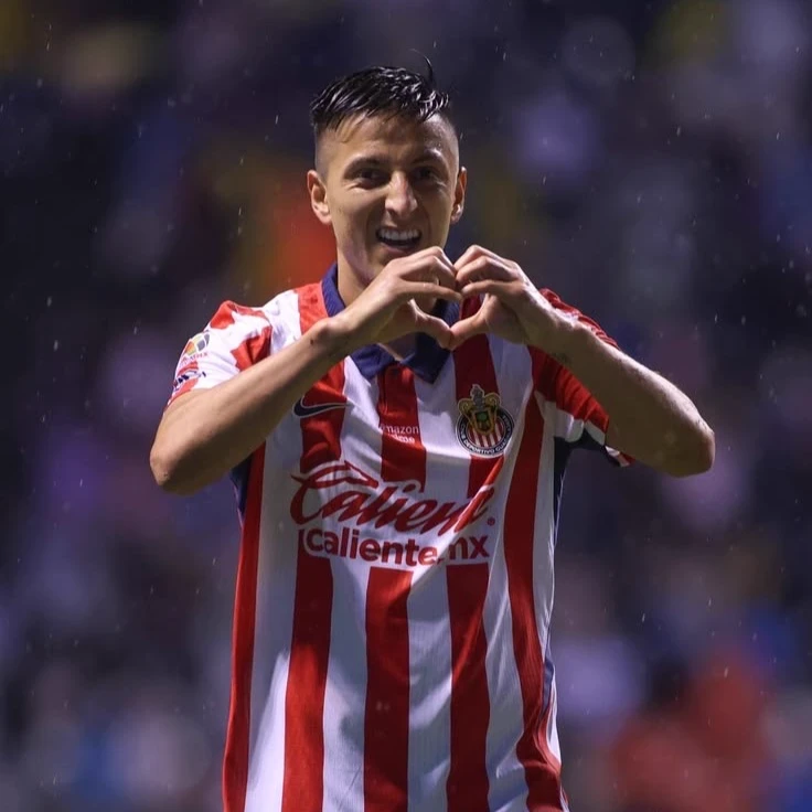 Roberto (louse) Alvarado thumbnail