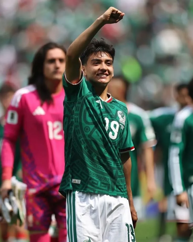Gilberto Mora thumbnail