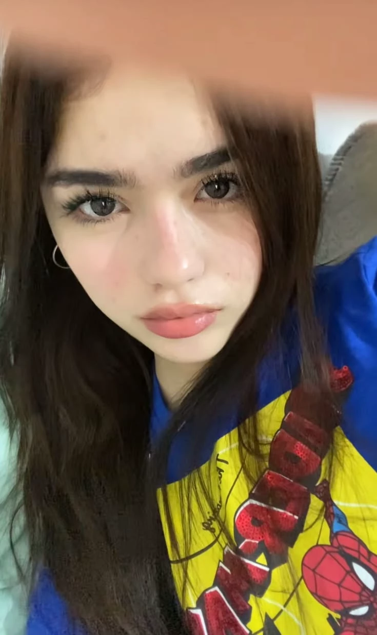 valeria thumbnail