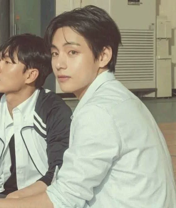 Kim Taehyung thumbnail