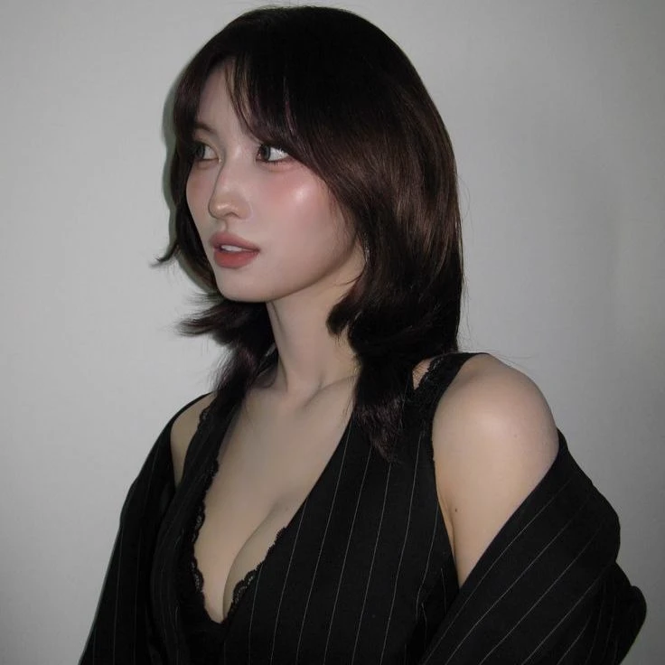 Hirai Momo thumbnail