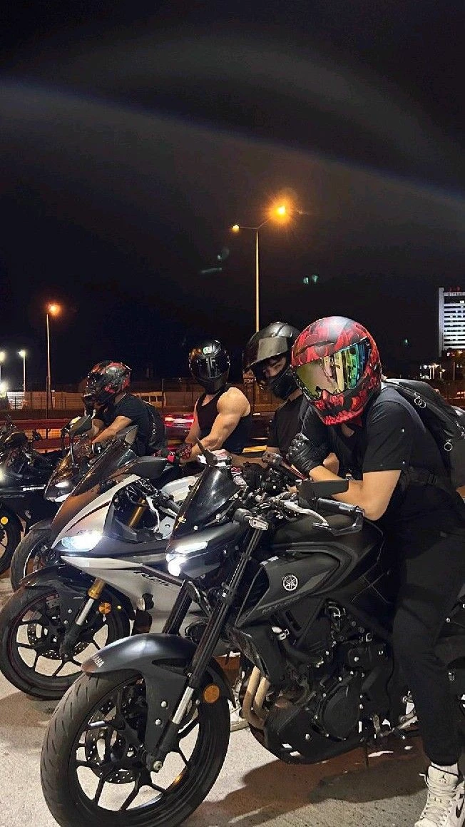 4 bikers (roommates) thumbnail