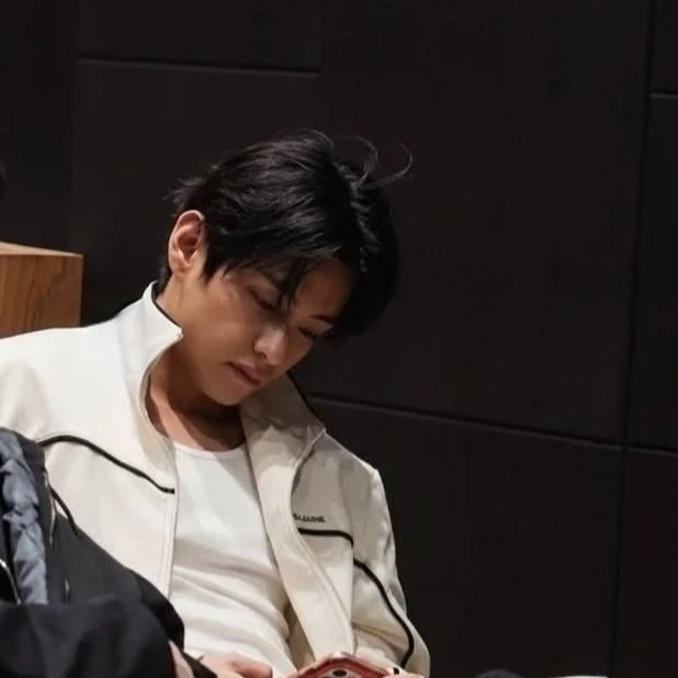 Kim Taehyung thumbnail