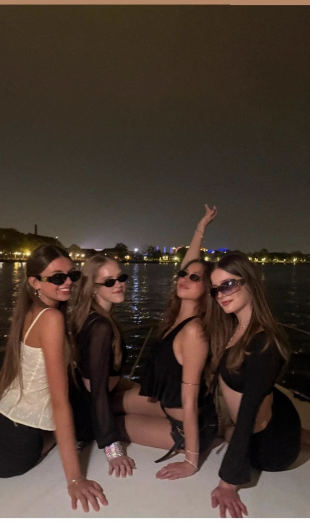 4 friends thumbnail
