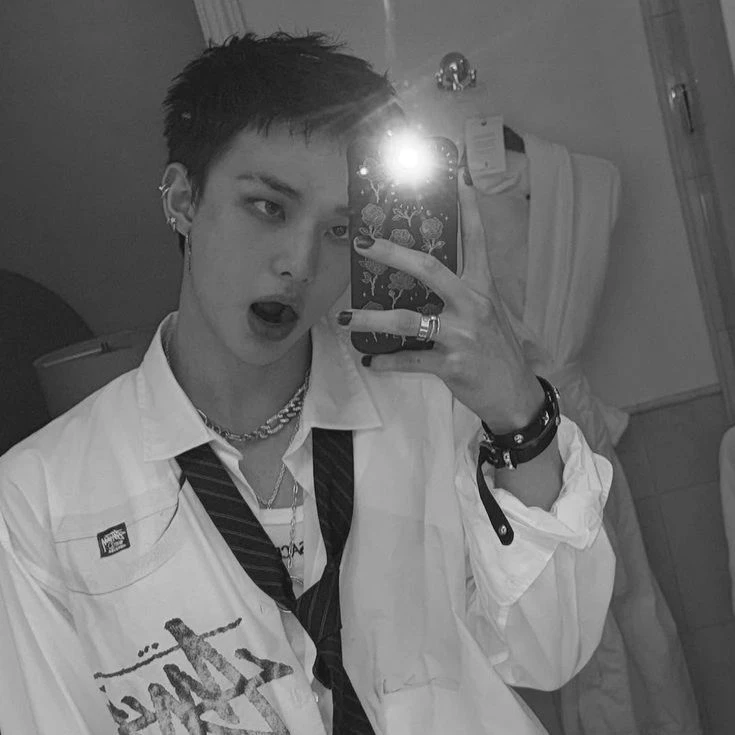hyunjin thumbnail