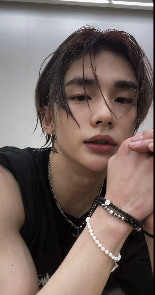 Hwang Hyunjin thumbnail