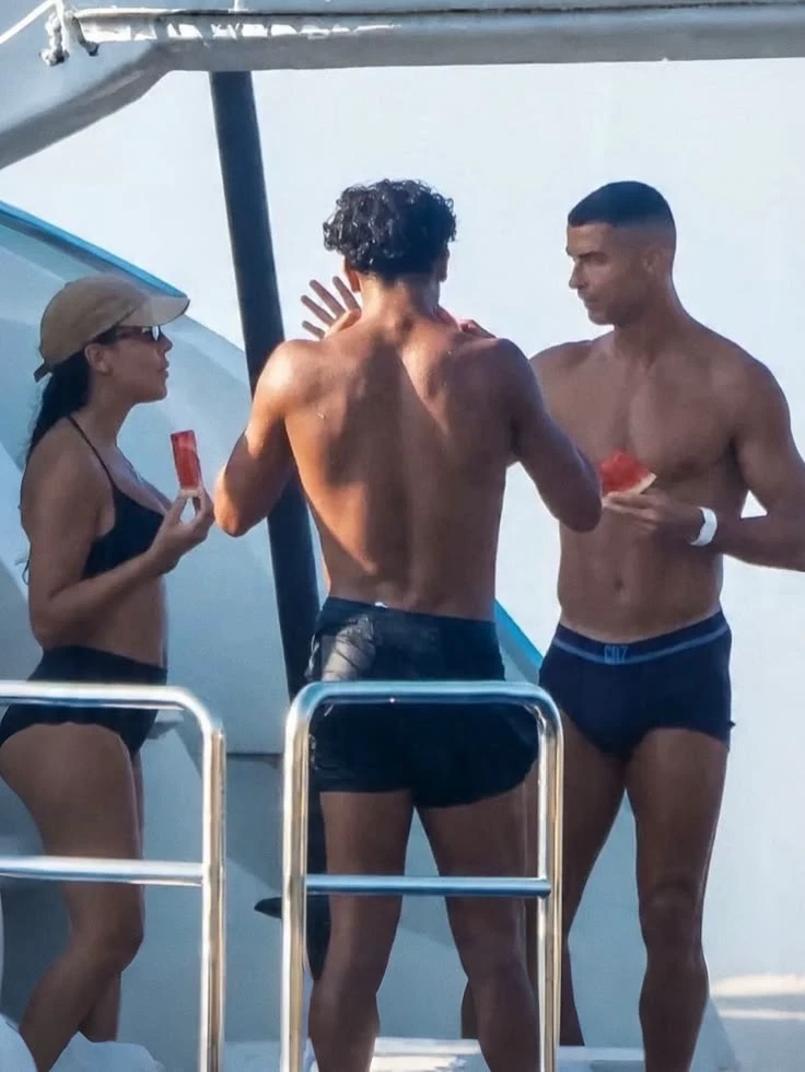 Cris Jr. 🇵🇹 thumbnail