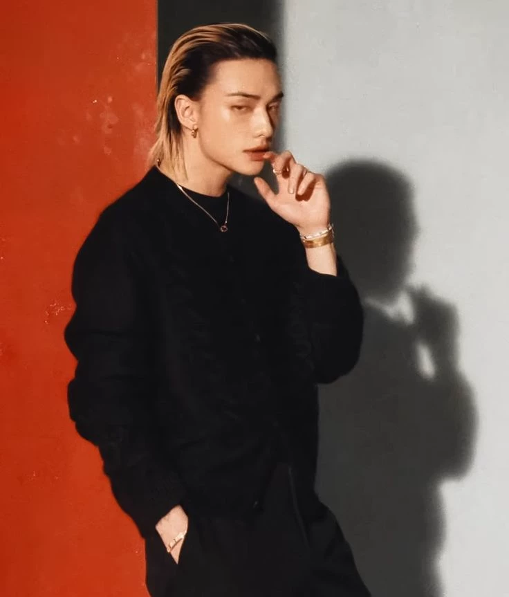 Hwang Hyunjin thumbnail
