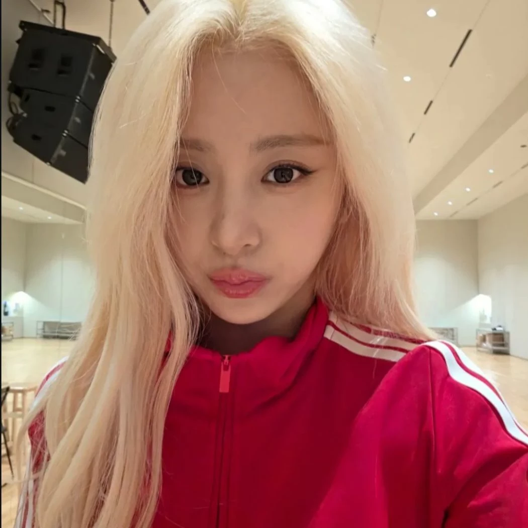 Huh Yunjin thumbnail