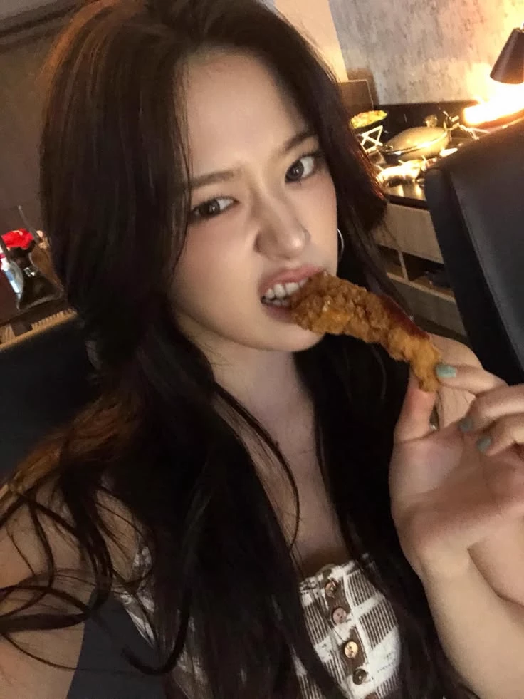 Ahn Yujin thumbnail