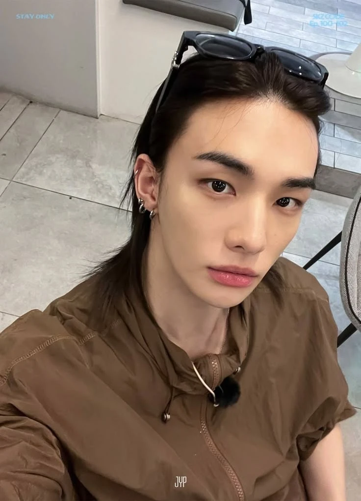 hyunjin thumbnail