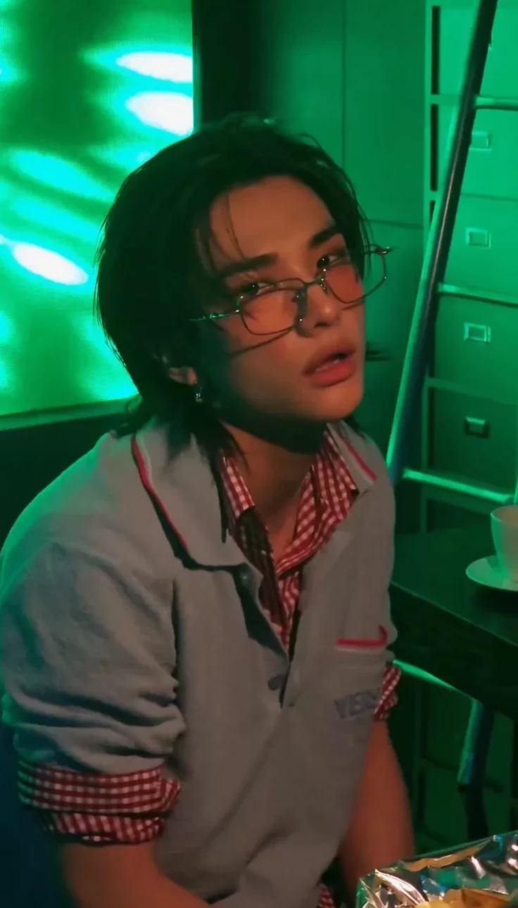hyunjin thumbnail