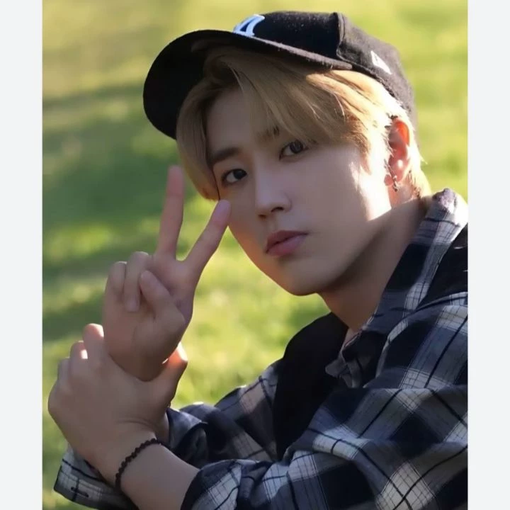 Han Jisung thumbnail