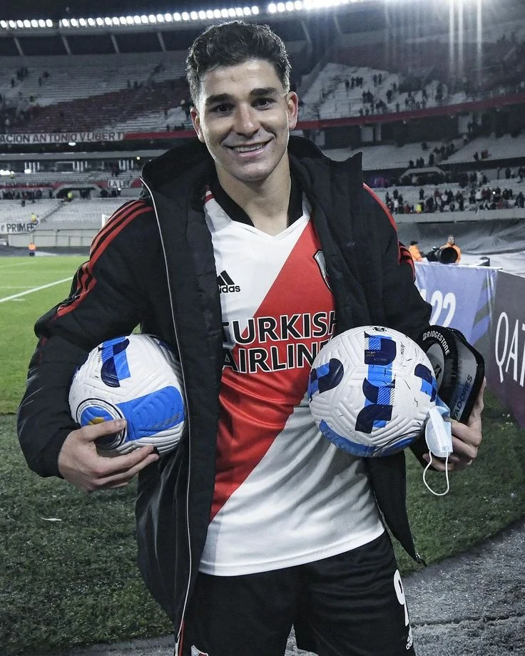 Julián Alvarez  thumbnail