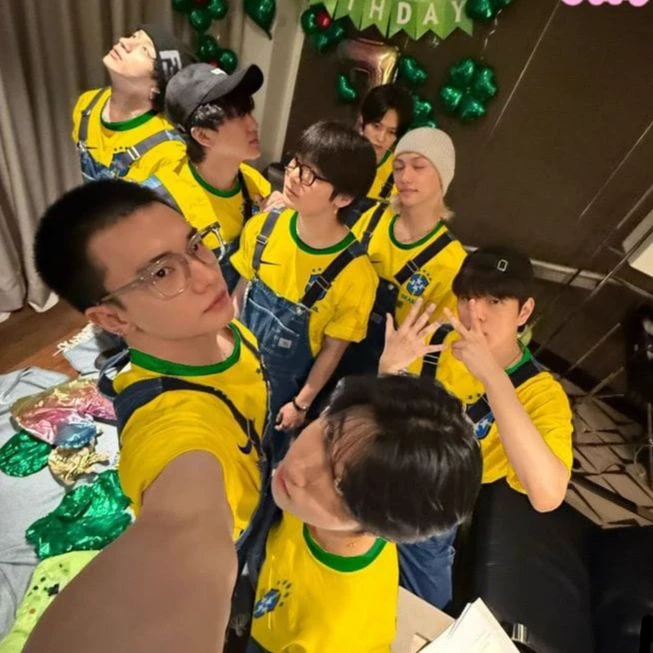 STRAYKIDS-10 thumbnail