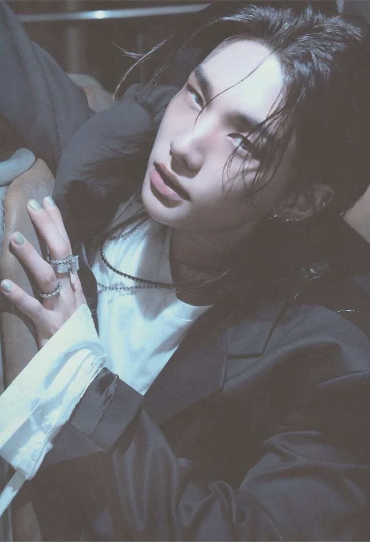Hwang Hyunjin thumbnail