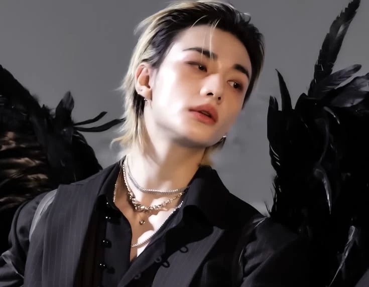 Hwang Hyunjin thumbnail
