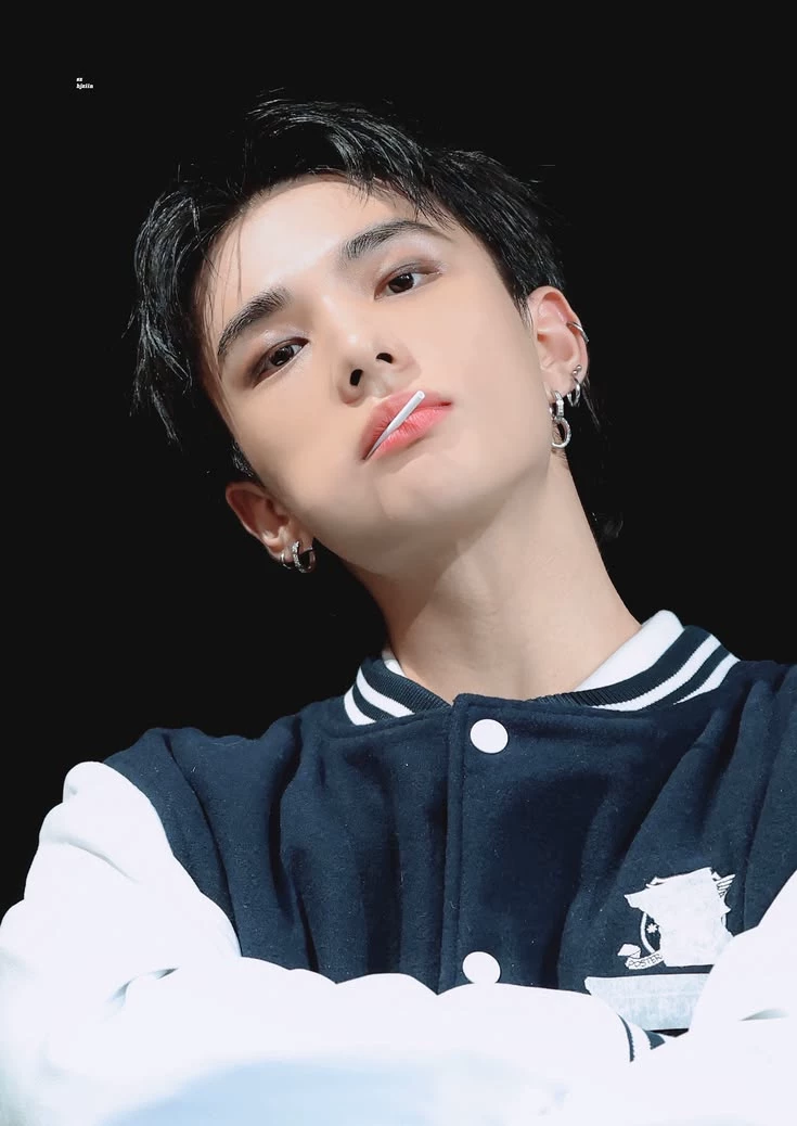 Hwang Hyunjin thumbnail