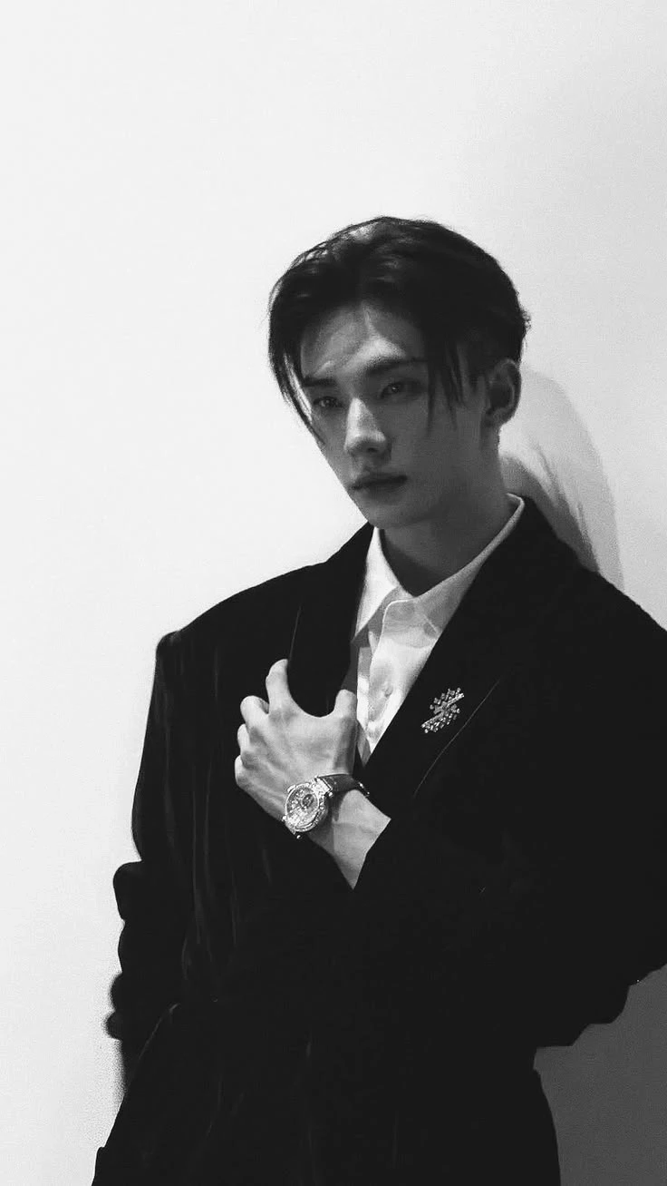 Hwang Hyunjin thumbnail