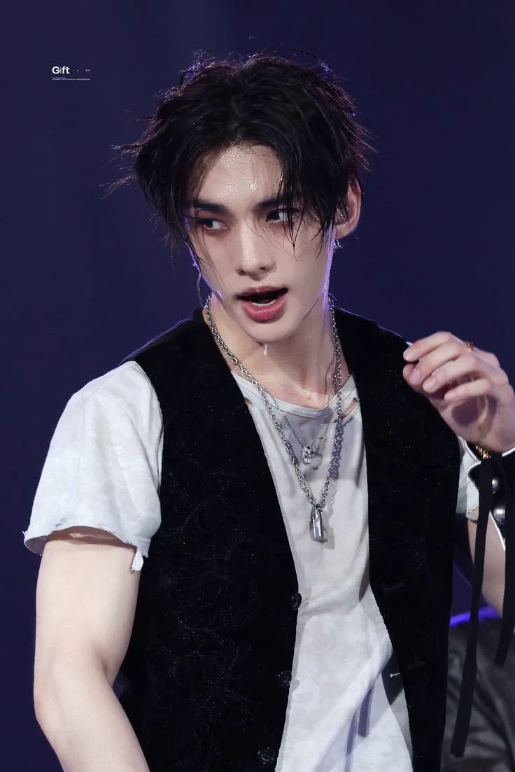 Hwang Hyunjin thumbnail