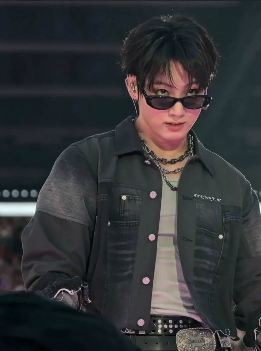 Jeon Jungkook (most popular guy of the college) thumbnail