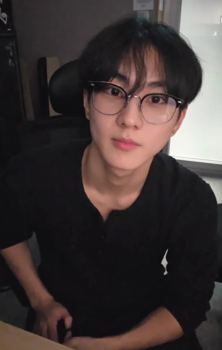 Jungwon  thumbnail