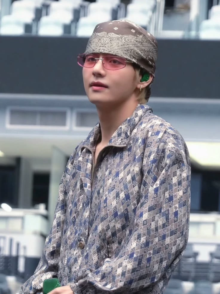 Kim Taehyung  thumbnail