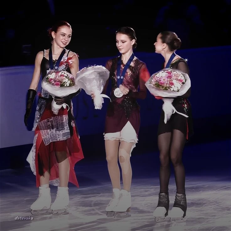 Trio skaters thumbnail