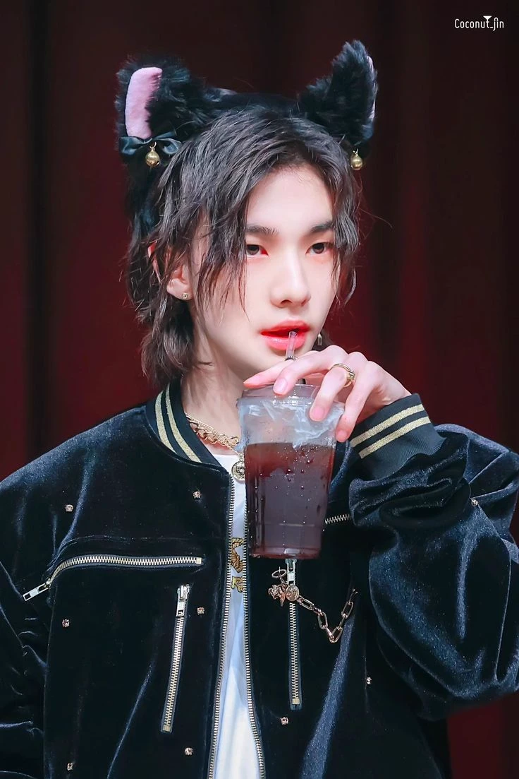 Hwang Hyunjin thumbnail