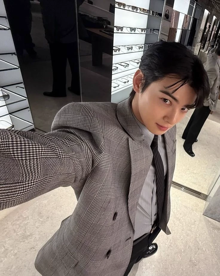 Cha Eunwoo thumbnail