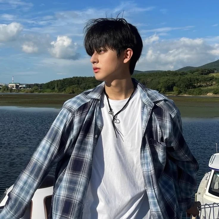 Kim Min-kyu thumbnail