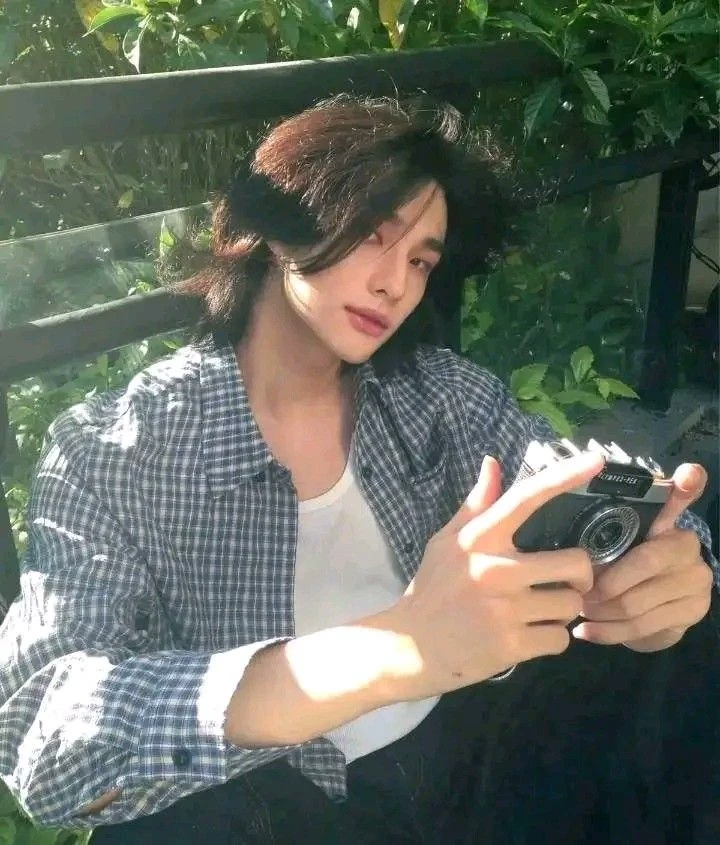 Hwang Hyunjin thumbnail