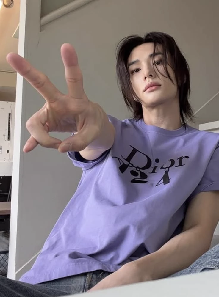 Hwang Hyunjin thumbnail