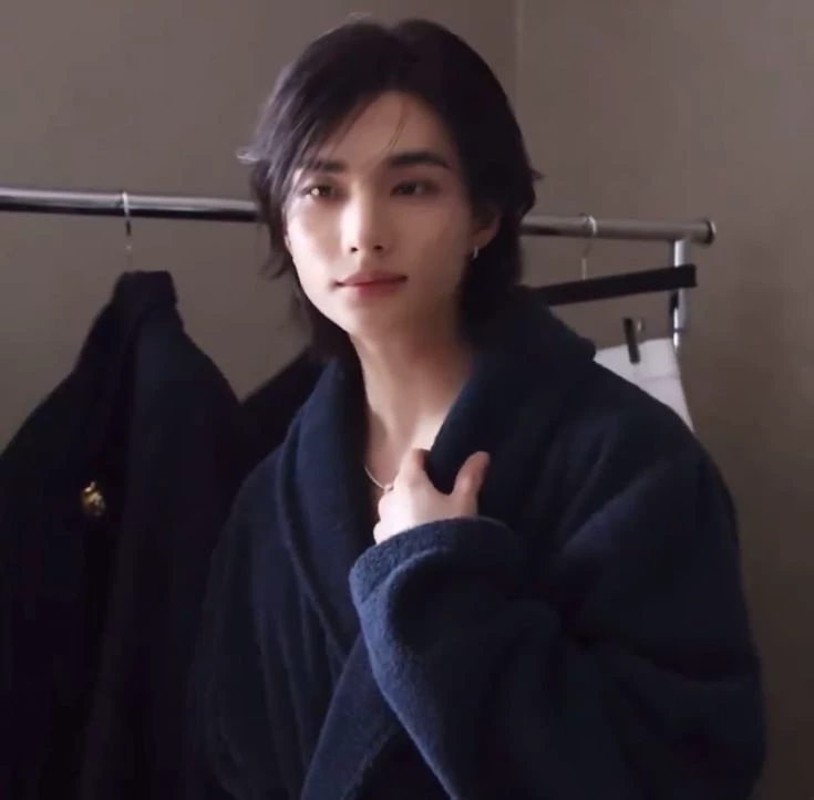 Hwang Hyunjin thumbnail