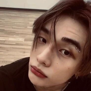 Hwang Hyunjin thumbnail