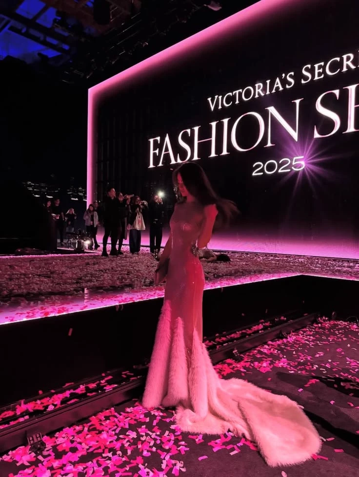 Victoria's Secret Fashion Show thumbnail