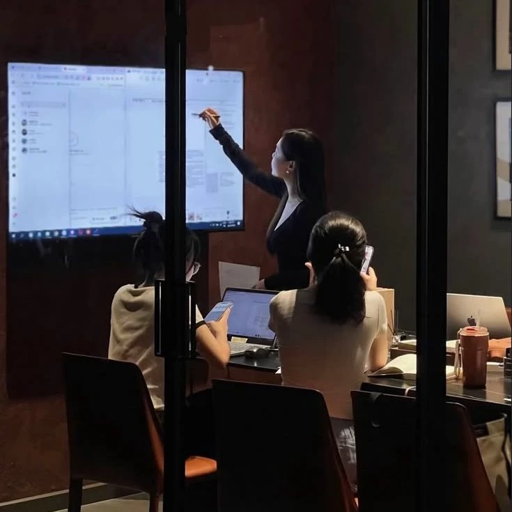 CEO Woman thumbnail
