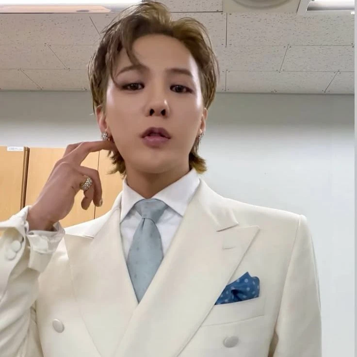 G-Dragon (Kwon Ji-Yong) thumbnail