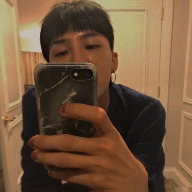 G-Dragon (Kwon Ji-Yong) thumbnail