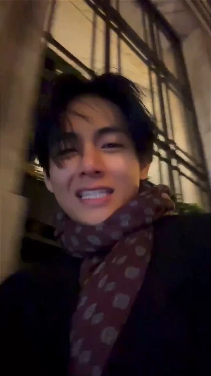 Kim taehyung (idol) thumbnail