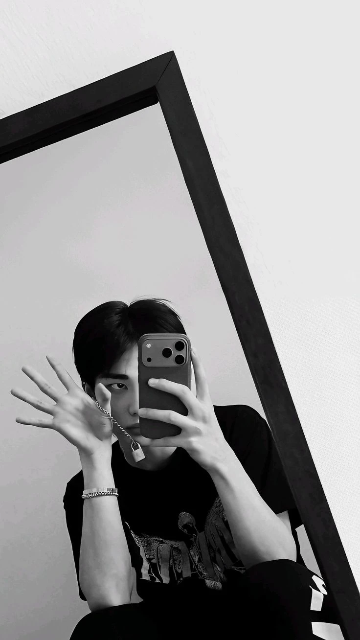 Hwang Hyunjin thumbnail