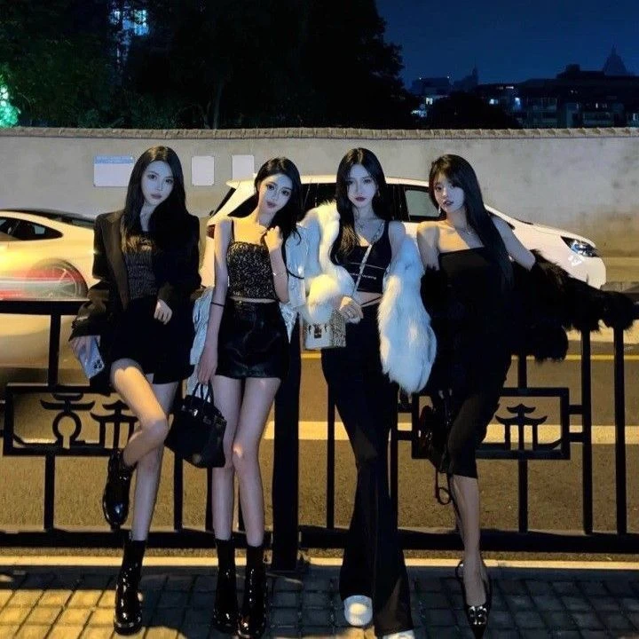 women's mafia group thumbnail
