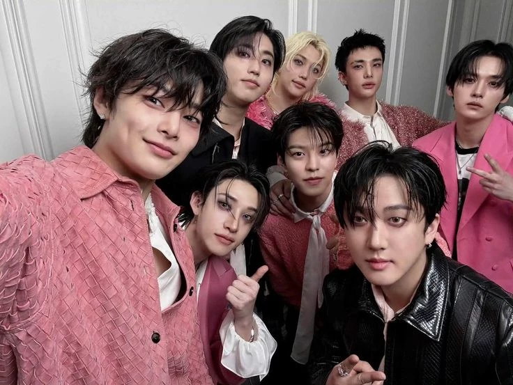 Stray Kids - crea tu historia thumbnail