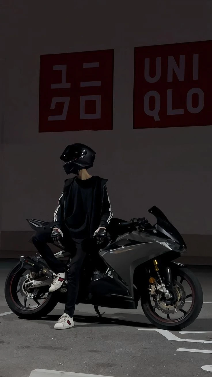 Leader of the Alaska motorcycle gang thumbnail