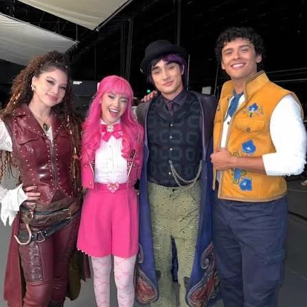  Descendants 5 groupchat  thumbnail