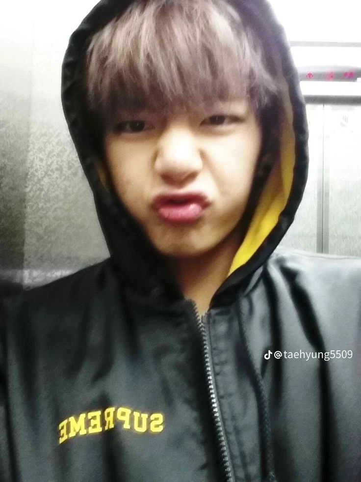 Kim taehyung thumbnail